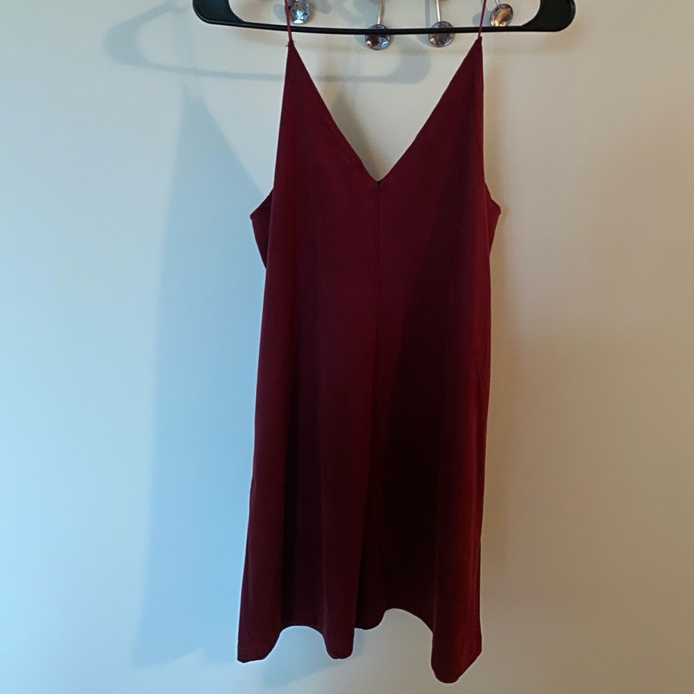 BURGUNDY SPAGHETTI STRAP VELVET DRESS